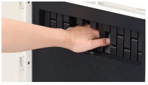 複数投函口に荷物を投函するシーン(厚さ7cmまで)
